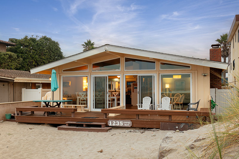 Capri Way oceanfront backyard